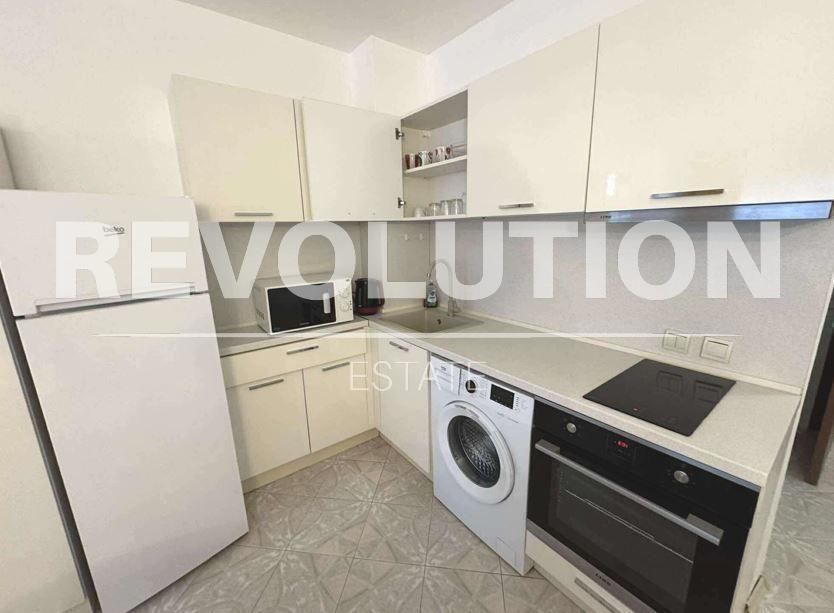 Едностаен апартамент в района на Константин и Елена!