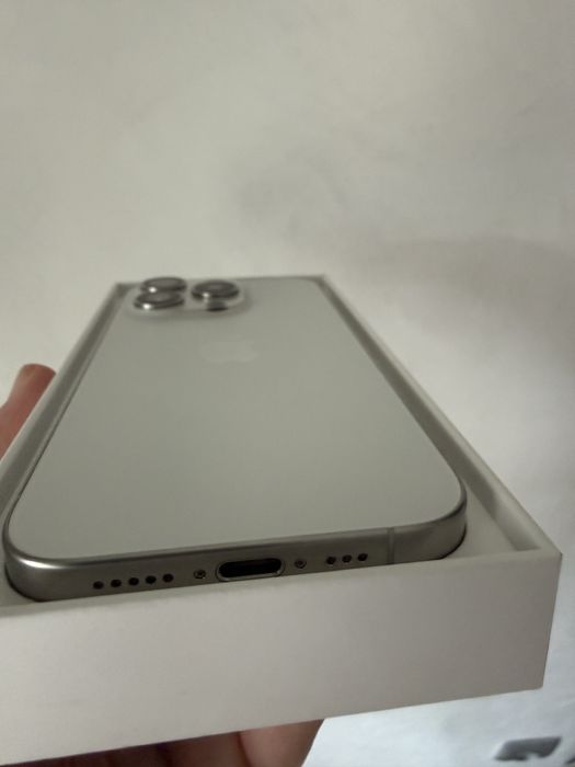 IPhone 15pro -бял