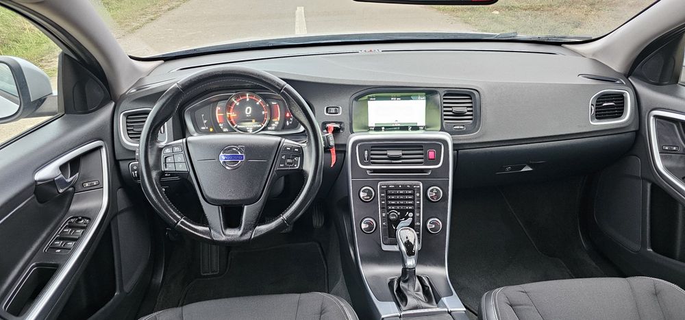 VOLVO V60 D3 2.0D Automat 2017 150cp