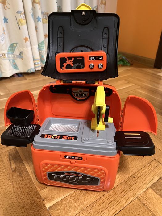 Куфар работилница с инструменти