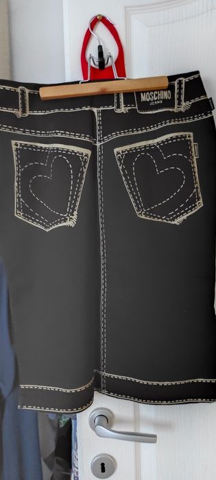 Fustă jeans neagră Moschino talie 82cm, sold 96cm, lungime 60cm,nouă