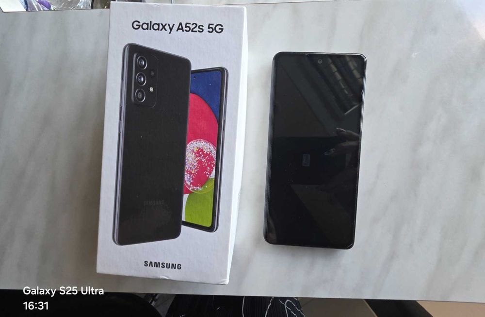 Samsung Galaxy A52s 5G и часовник Galaxy Watch