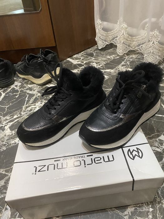 Екі осенний етік , екі зимний кросы сатам новый