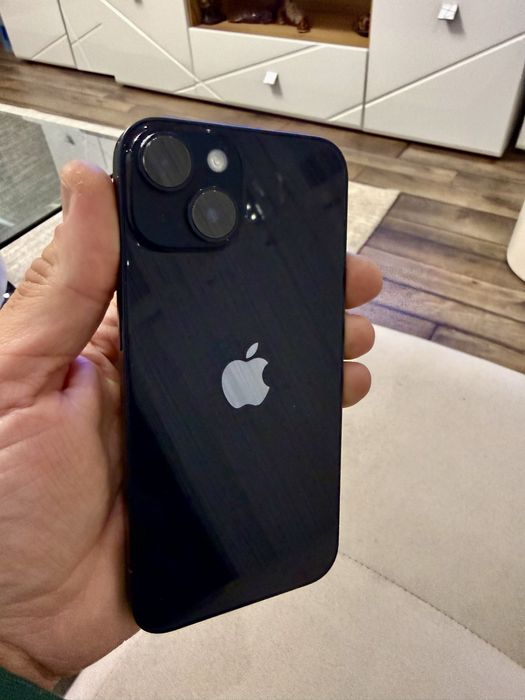Продавам iphone 14 черен ба цвят