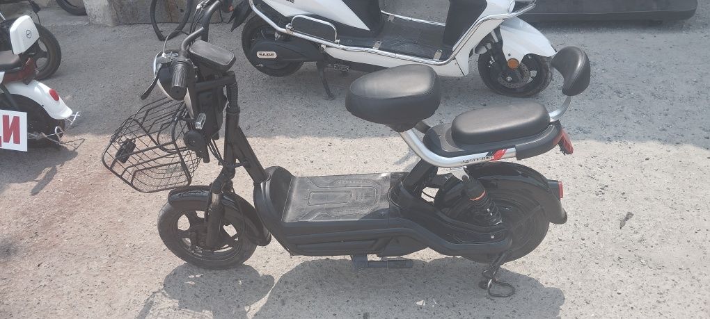 Elektroskuter rabochiy kamchiligi yug' xama joyi zo'r  35km yuradi