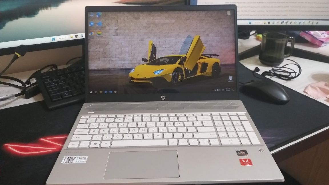 HP Pavilon 15 yangi