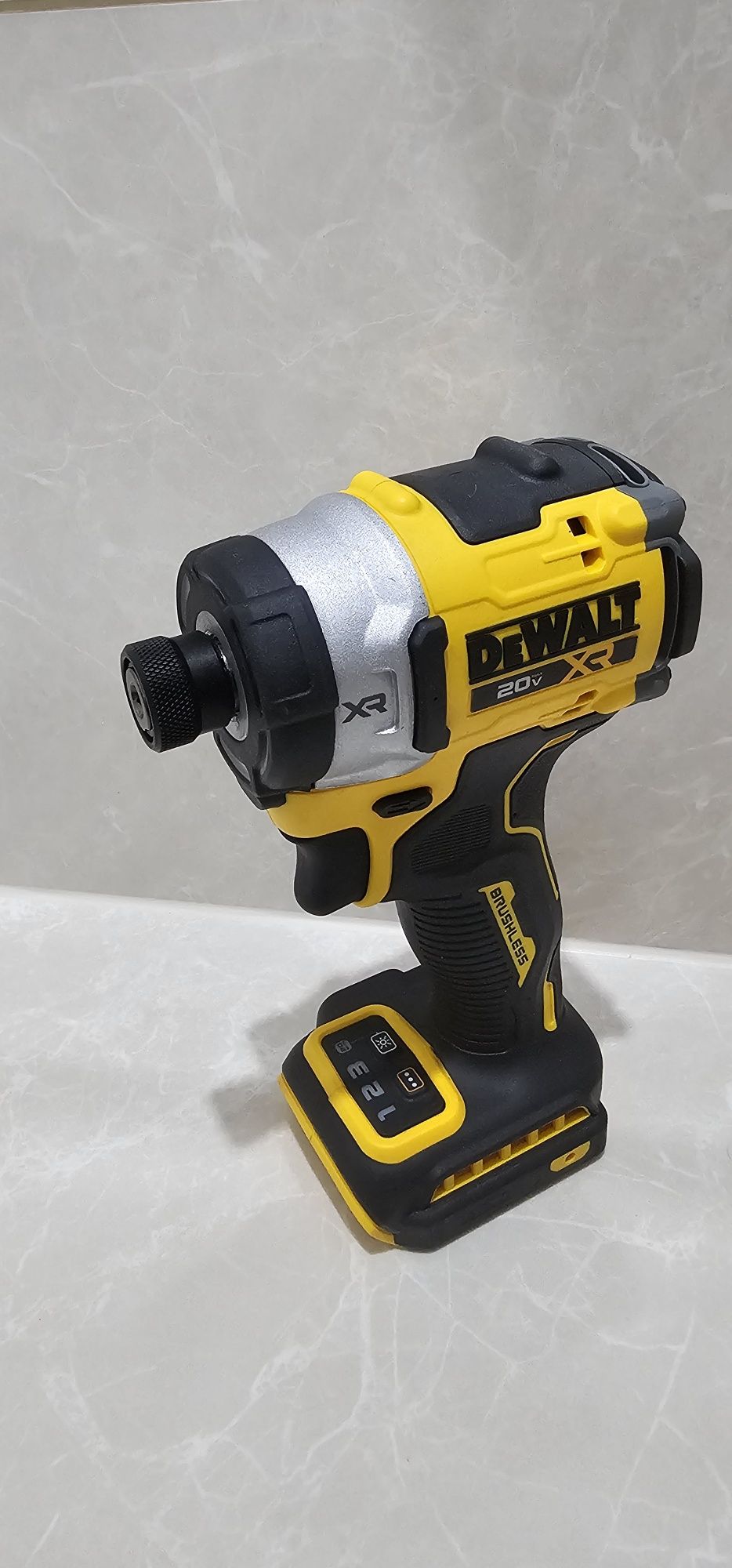 Dewalt DCF860 ultimul model