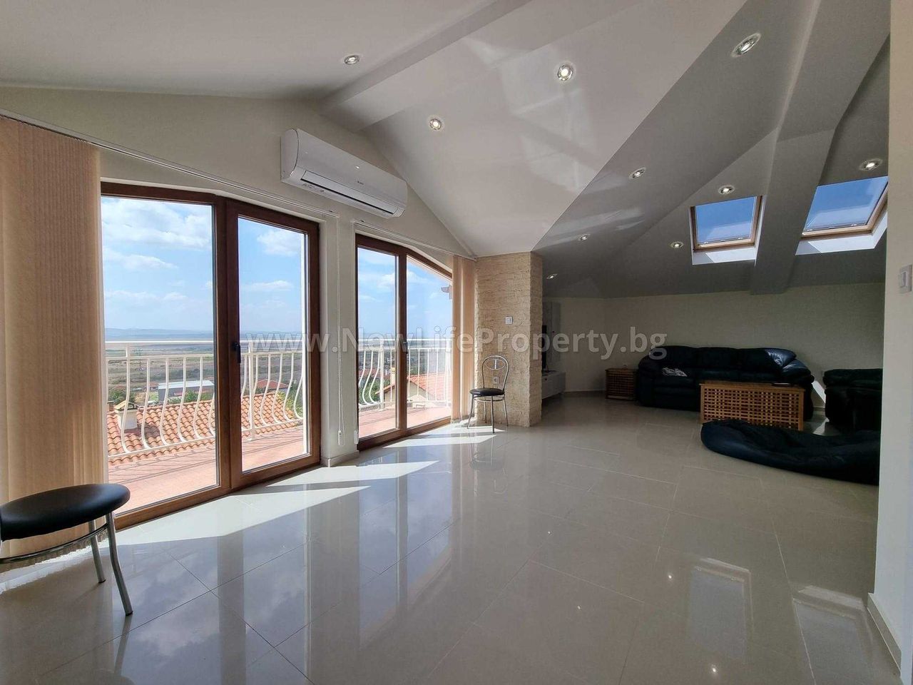 Продава се Къща в с. Кошарица, Област Бургас - 250 кв.м за 1176 €/кв.м - Снимка #19