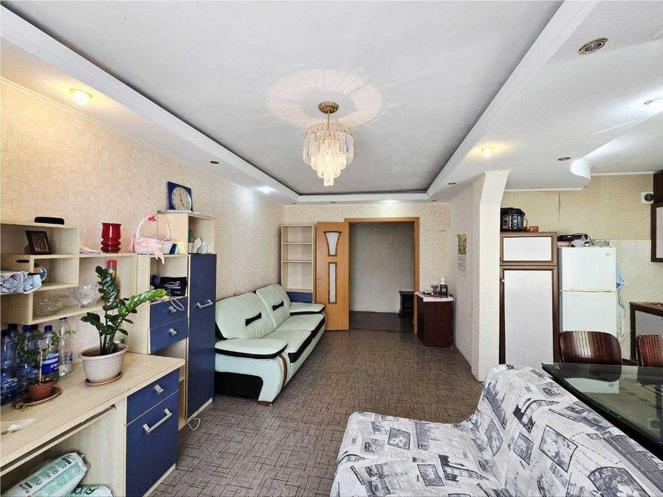 **Продам 3х-студию на 6мкр Лифт работает