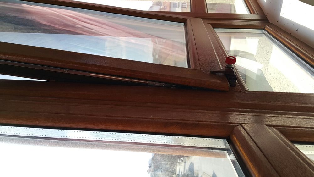 Блокираща брава за PVC дограма .Райбер  . Защита за прозорец . С КЛЮЧ