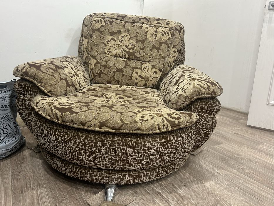 Продам диван с креслом