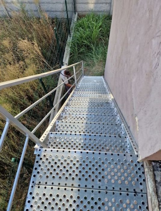 Scări metalice galvanizate la orice demisiune asiguram transport ori u