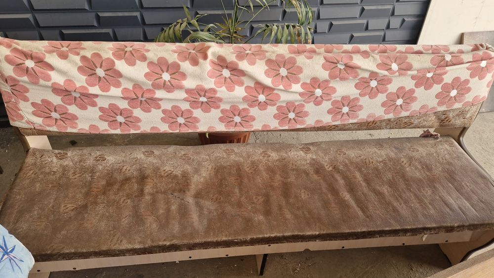 Кухонный уголок (стол и сиденья)