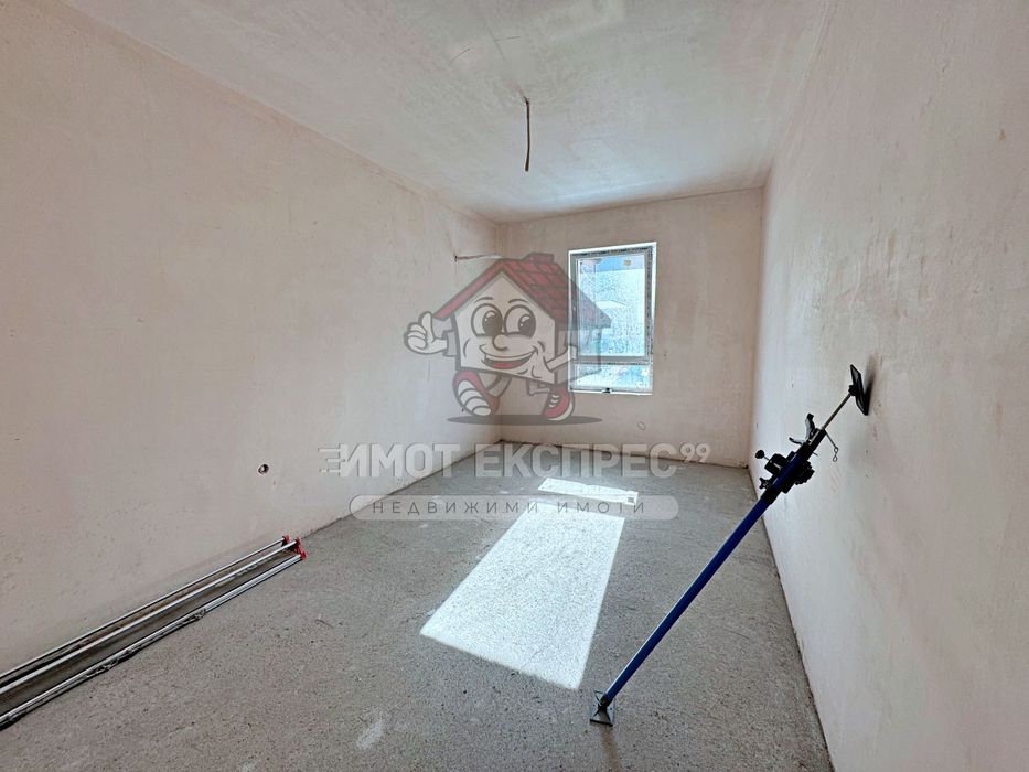 Тристаен апартамент, с двор, ново строителство, кв.Изток