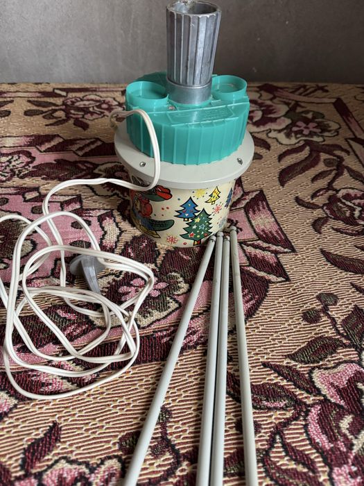 Дед мороз, вертушка, абажур из елочных игрушек, гирлянда. СССР