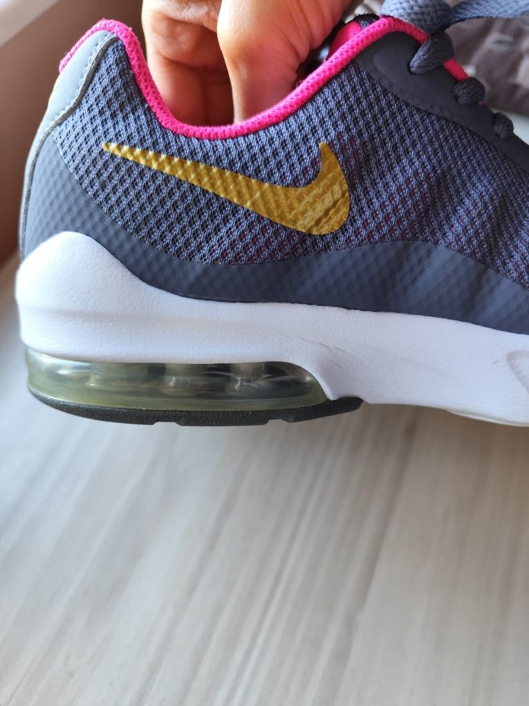 Маратонки Nike air invigor