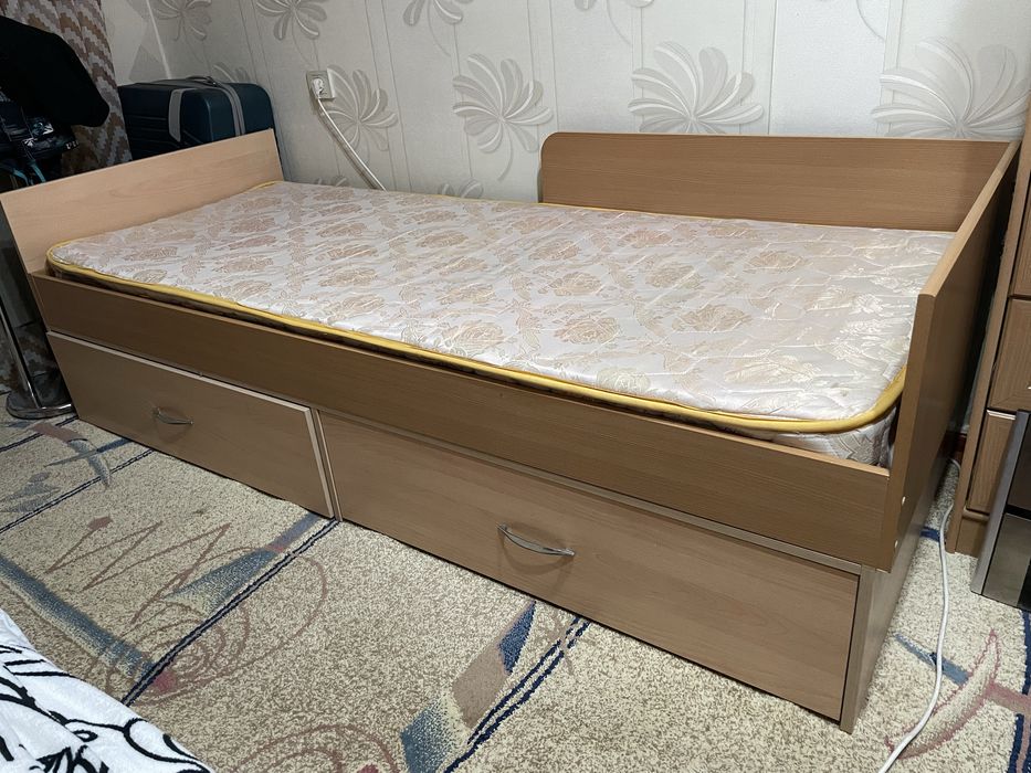 Односпальная кровать