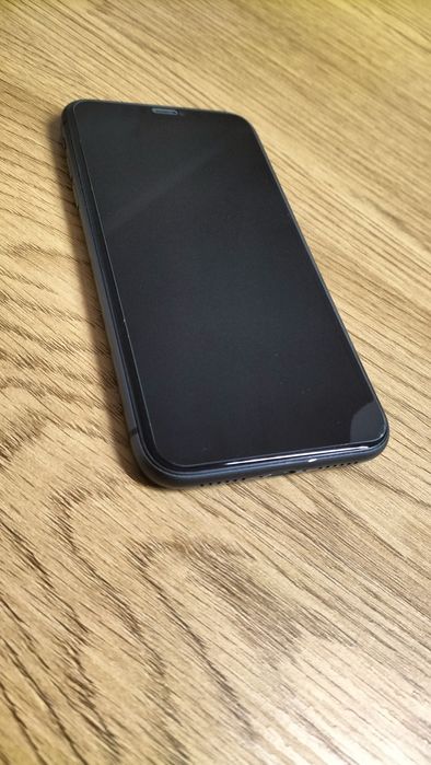 iPhone 11 black 64 gb
