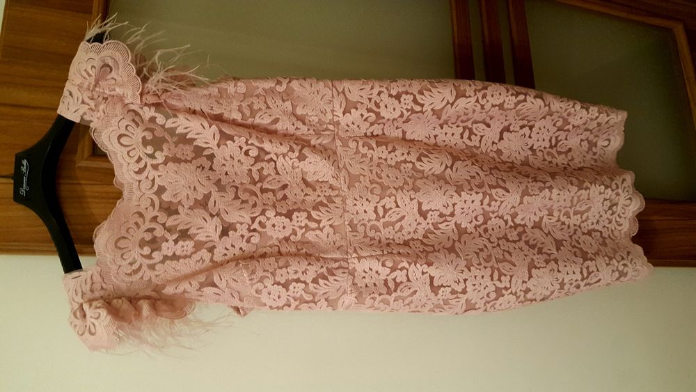 Rochie din dantela scurta cu pene eleganta