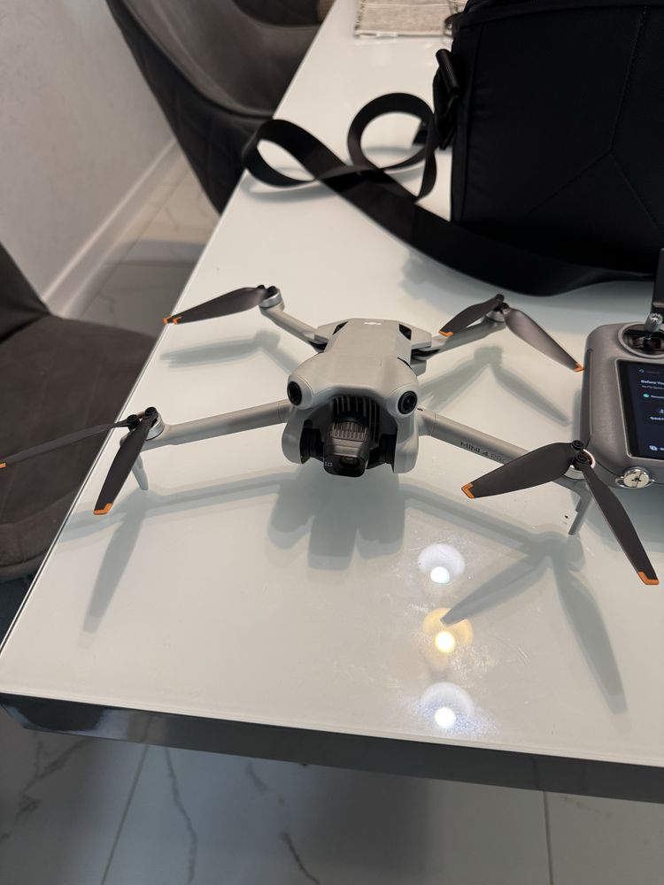Дрон DJI Mini 4 Pro Fly more combo RC2 в гаранция