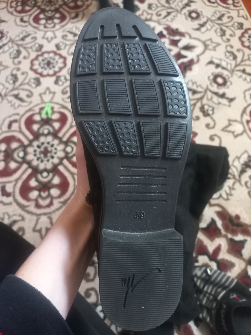 Продаются сапоги