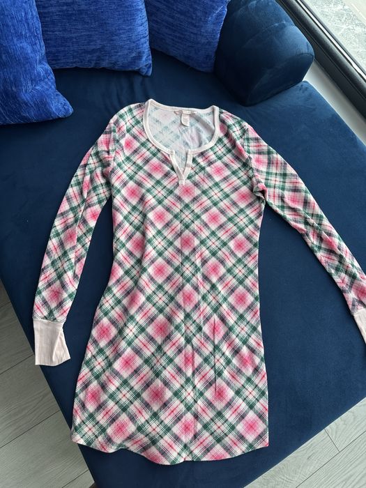 Гащеризони и пижами Victoria's Secret, цена 25 лв.