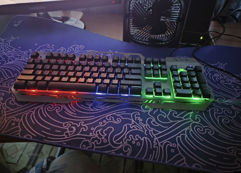 Клавиатура с RGB подсветкой