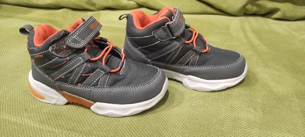 Зимни обувки за момче 27 номер