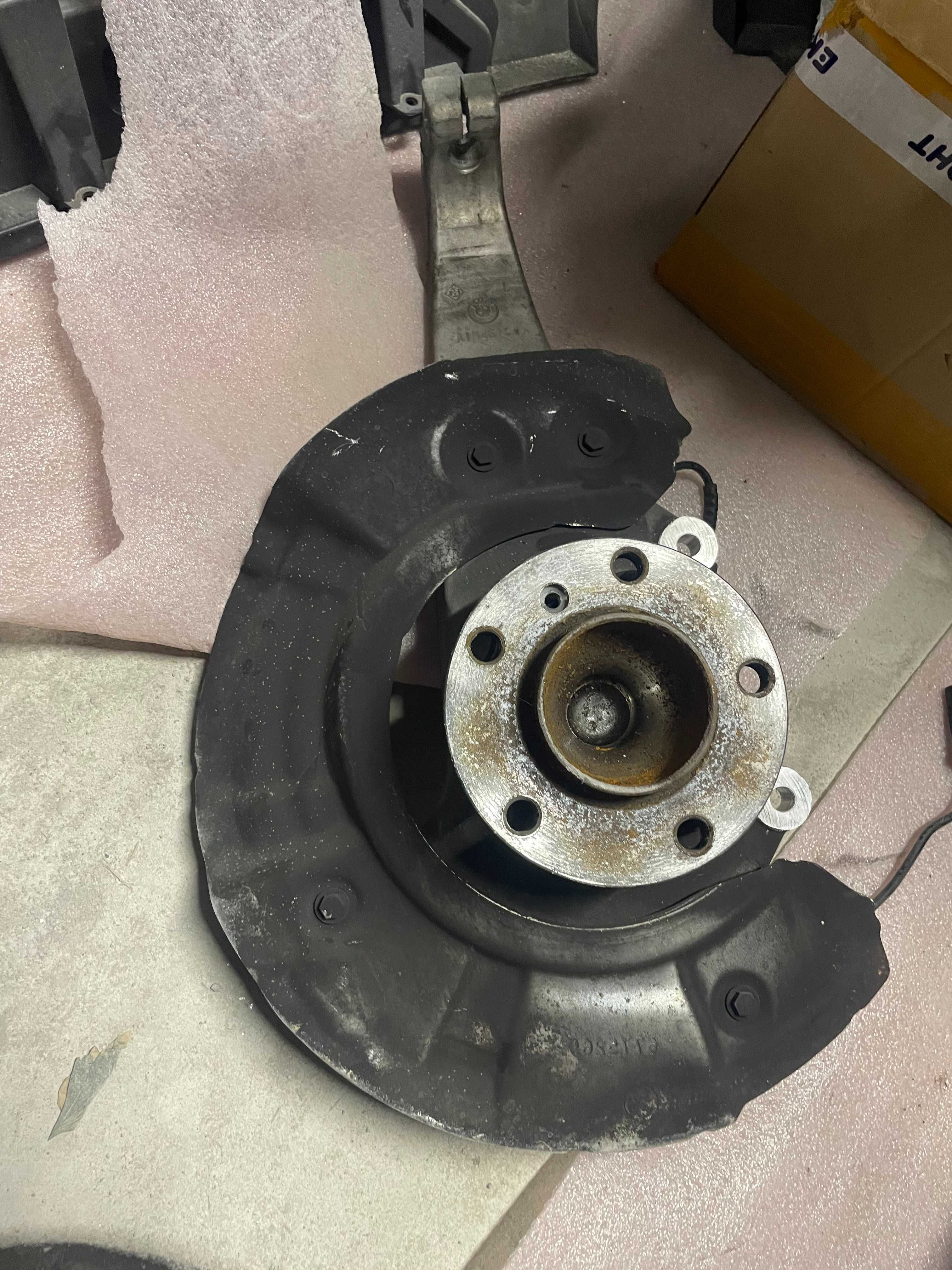 BMW F12 F13 F06 главини предни задни