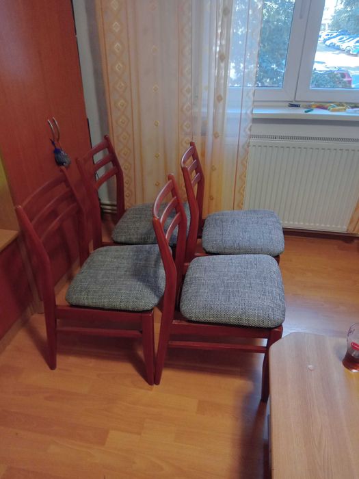 4 Scaune in stare buna