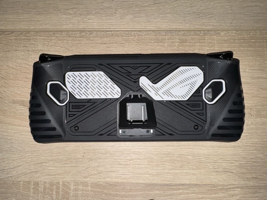 Vand urgent Asus Rog Ally Z1 Extreme + accesorii