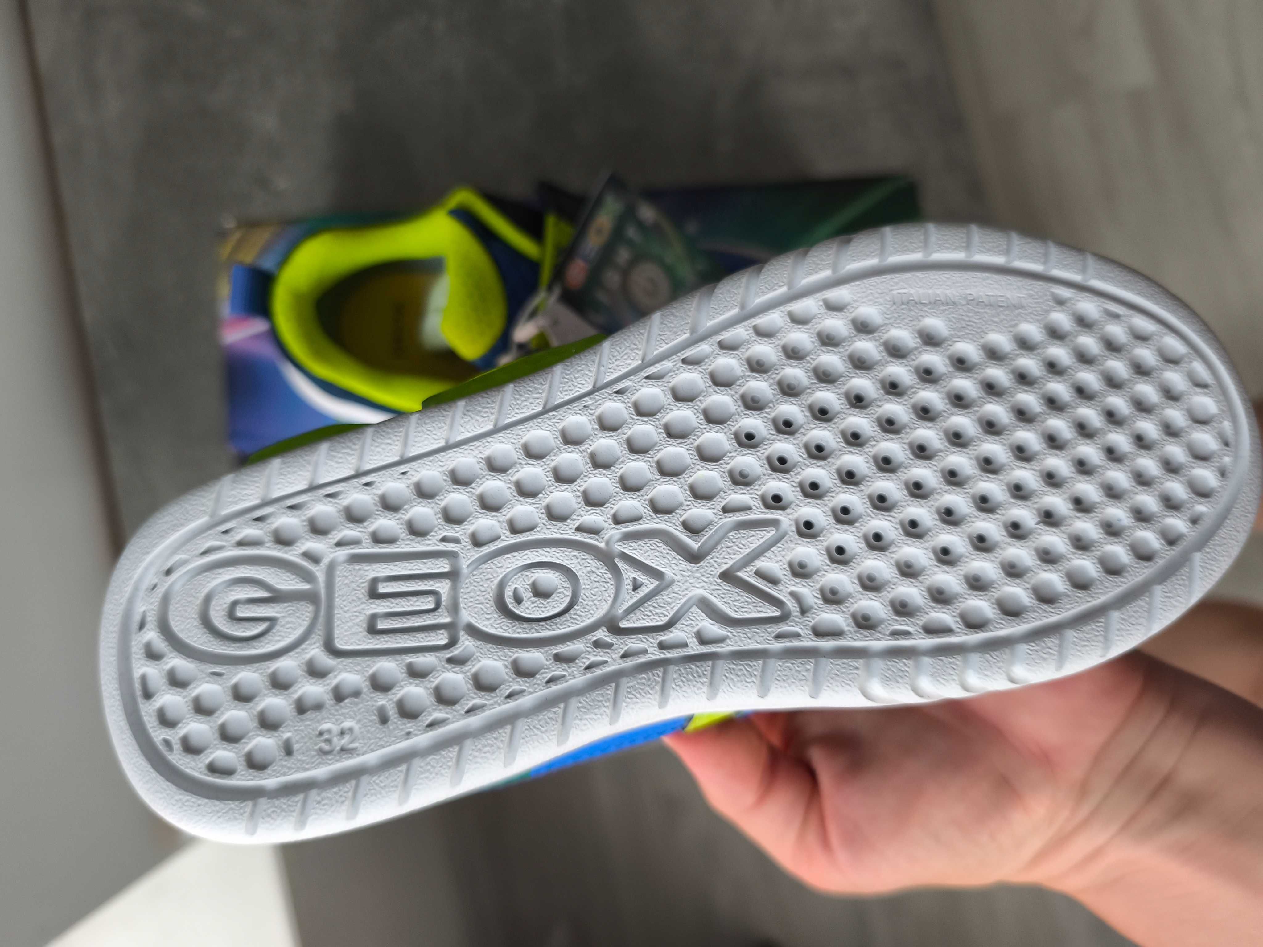 Чисто нови светещи маратонки geox 32