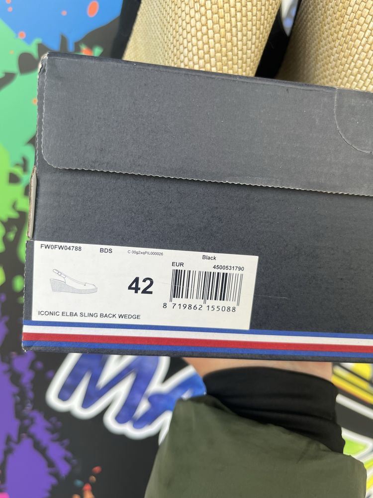 Оригинални сандали Tommy Hilfiger номер 42