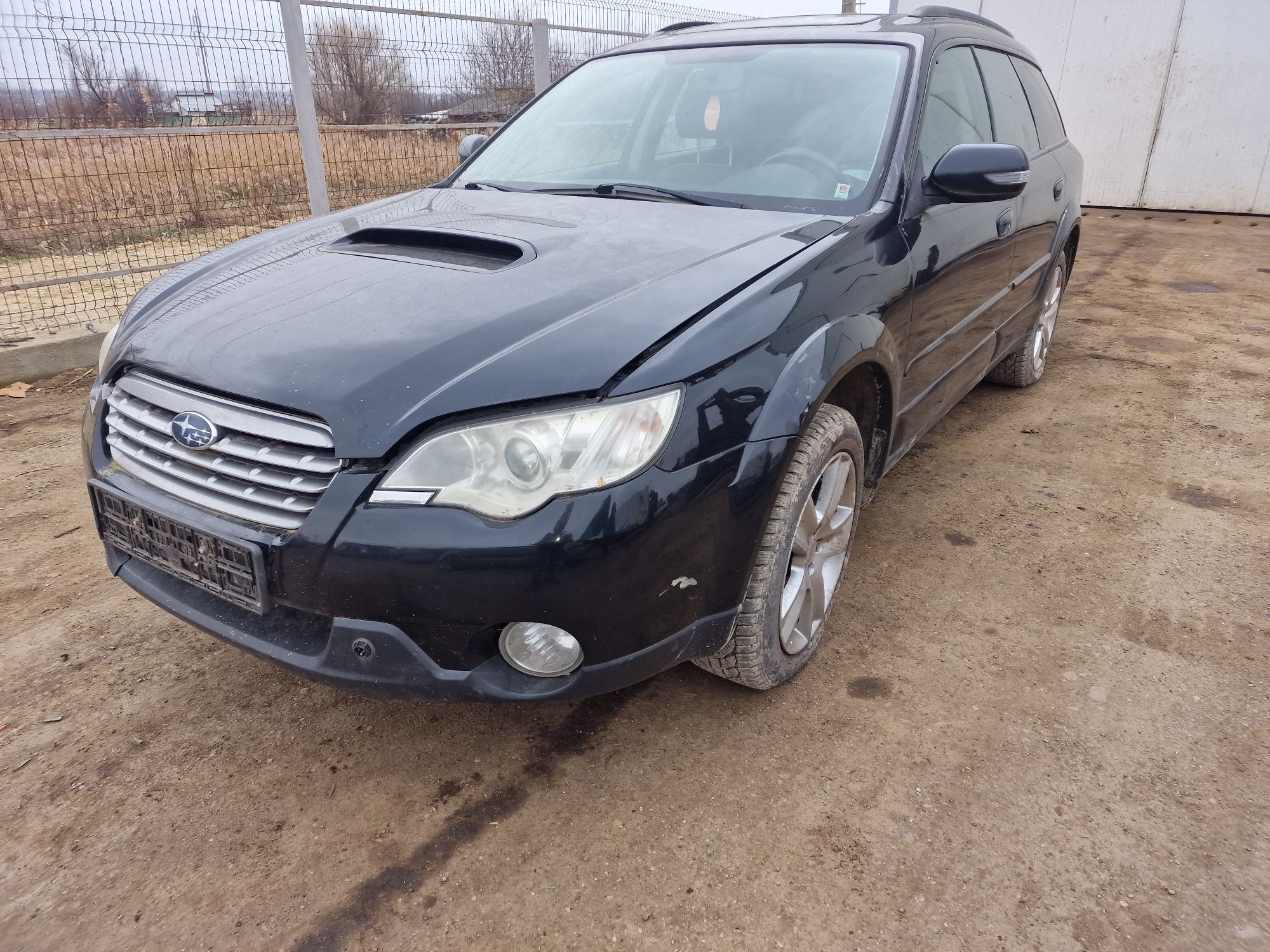 Dezmembrez Subaru Outback 2.0d