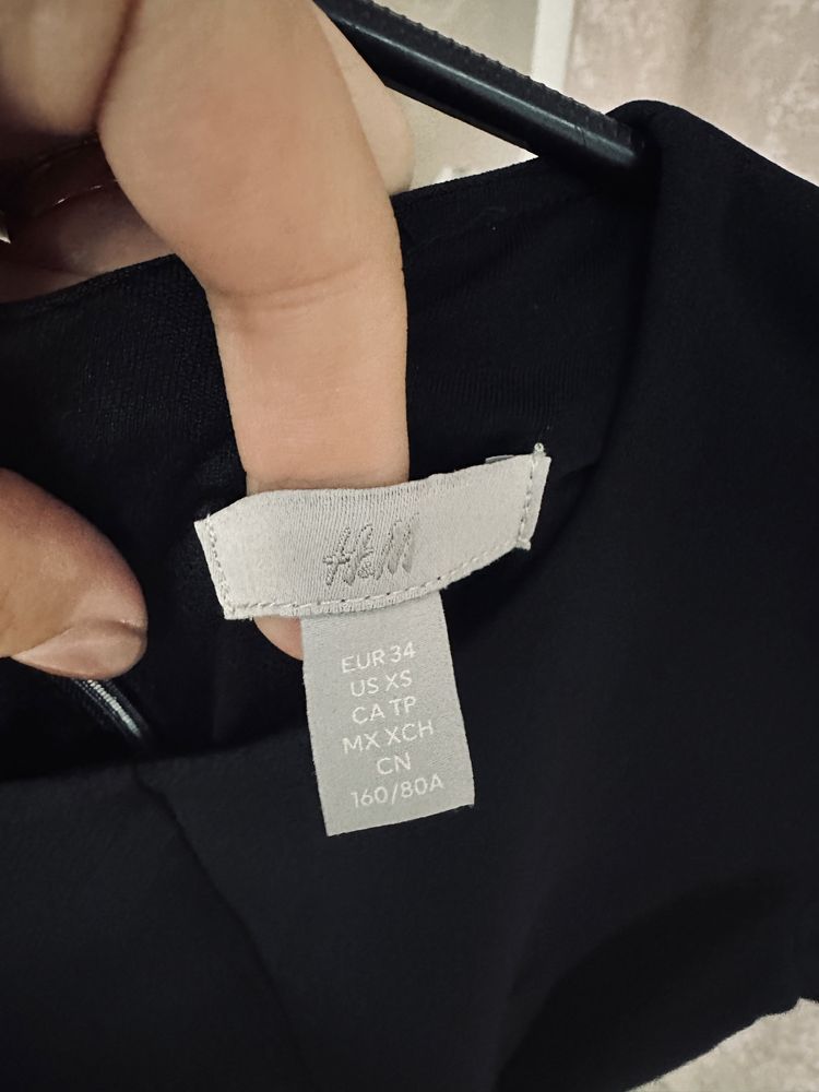 Нова елегантна черна рокля с колан от H&M