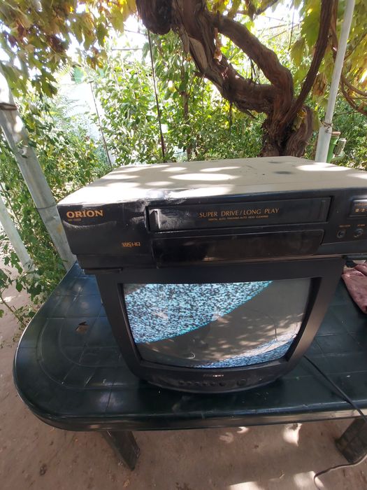 Televizoare cu tub Samsung ck20s20bt și cb-14f1z și un video player