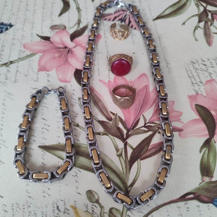 Ланец с гривна и 3 броя пръстени