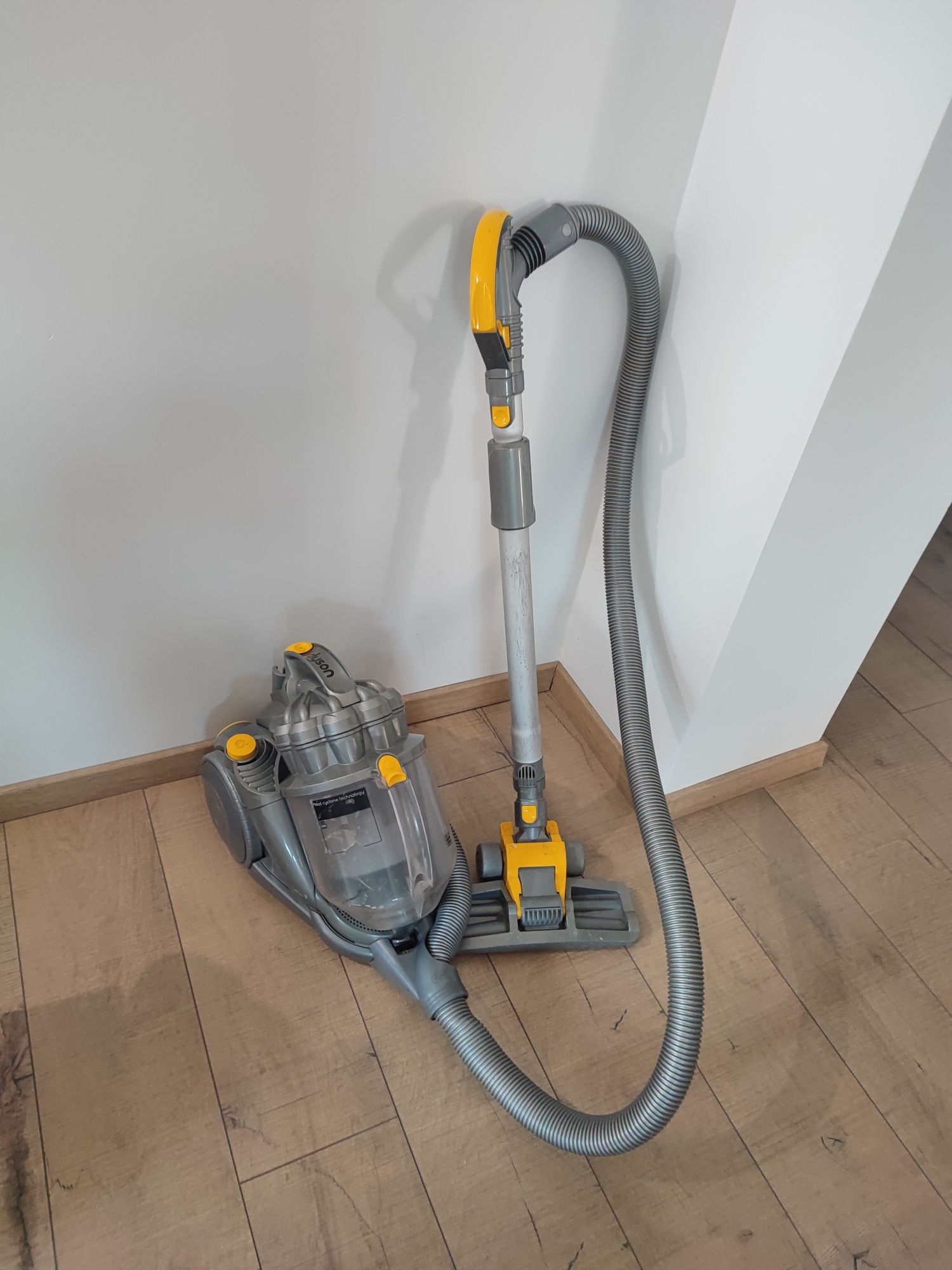 Aspirator Dyson fara sac Yellow edition