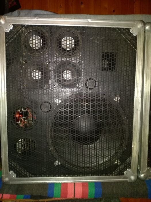 Продавам два броя професионлни тонколони