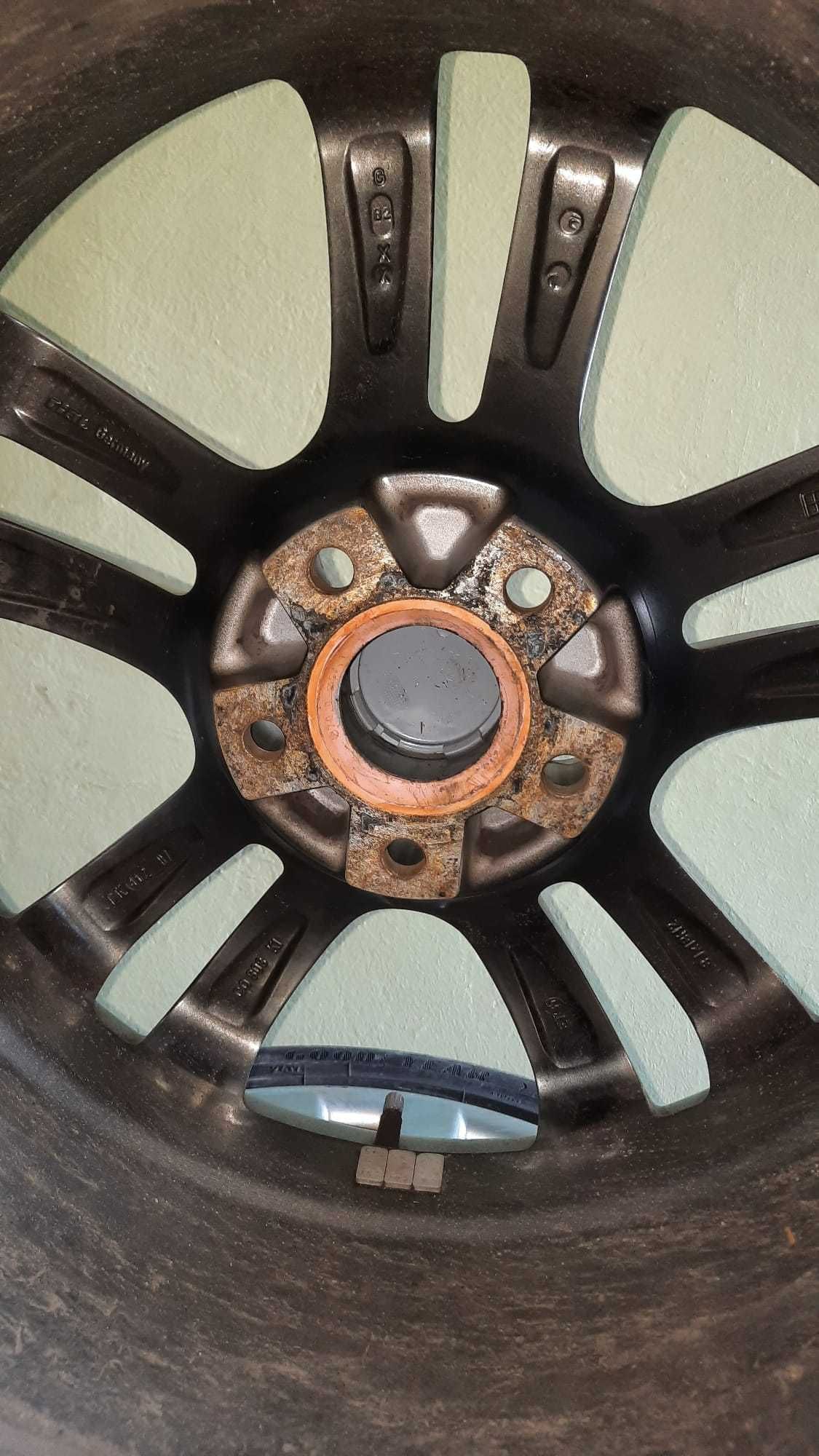 Roți magneziu cu cauciucuri de vara 225/40/18 pentru vw ,seat,skoda,