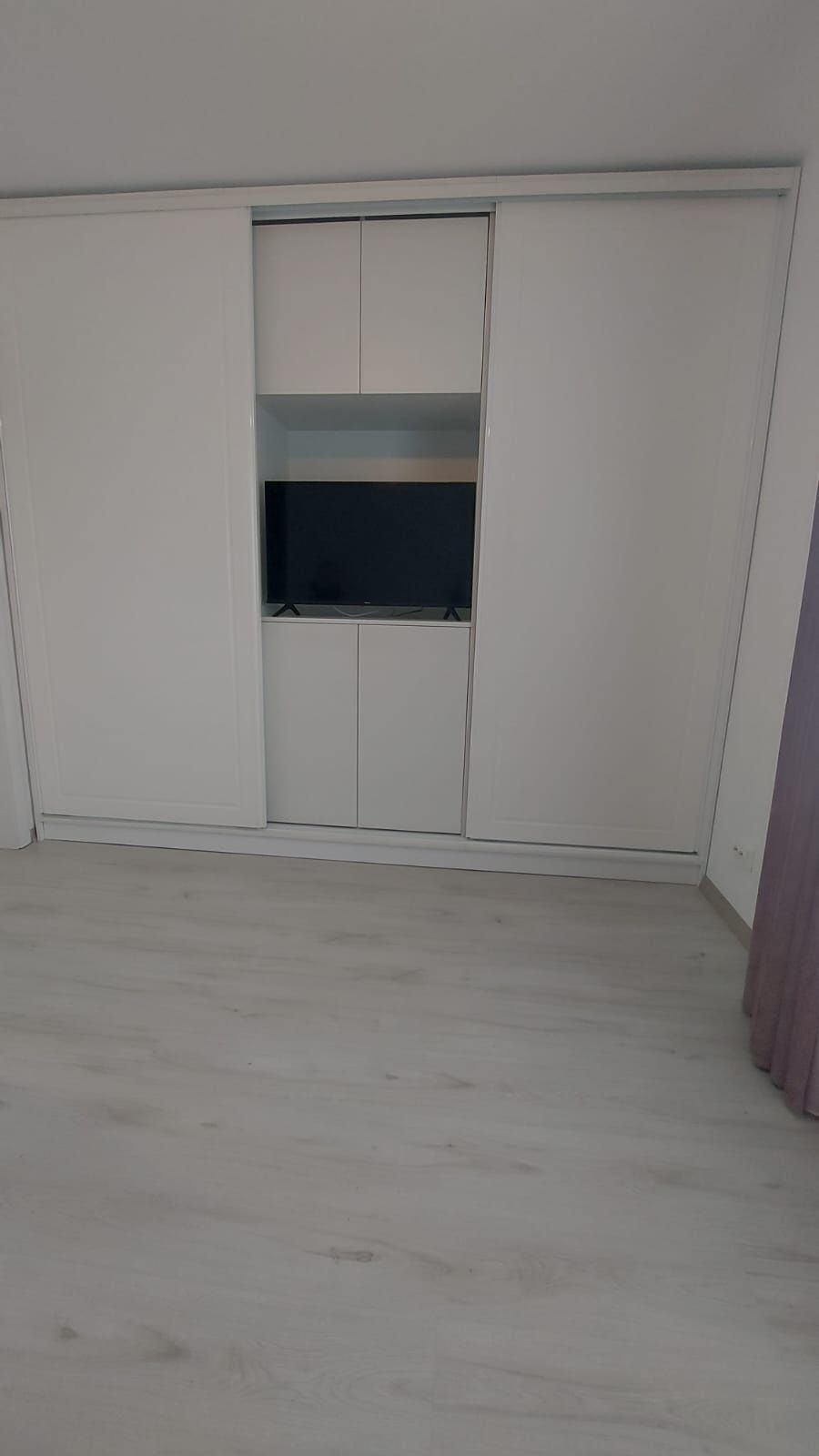 Dressing  ,dormitoare,  bucătării .