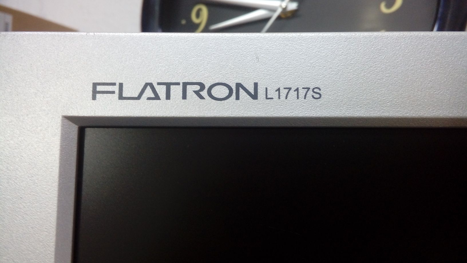 Мнитор LG 17" в рабочем состоянии