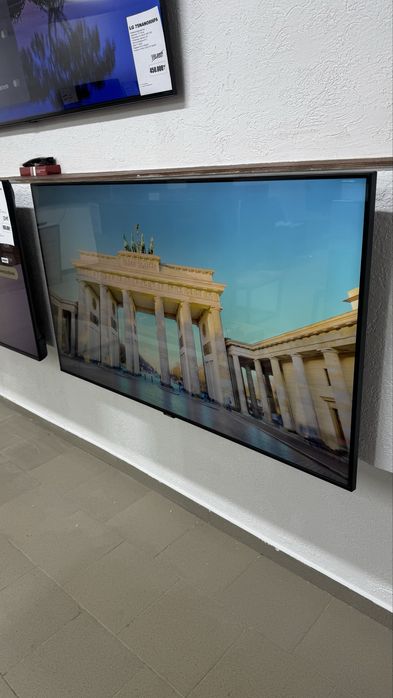 Телевизор Samsung UE50TU8000UXRU