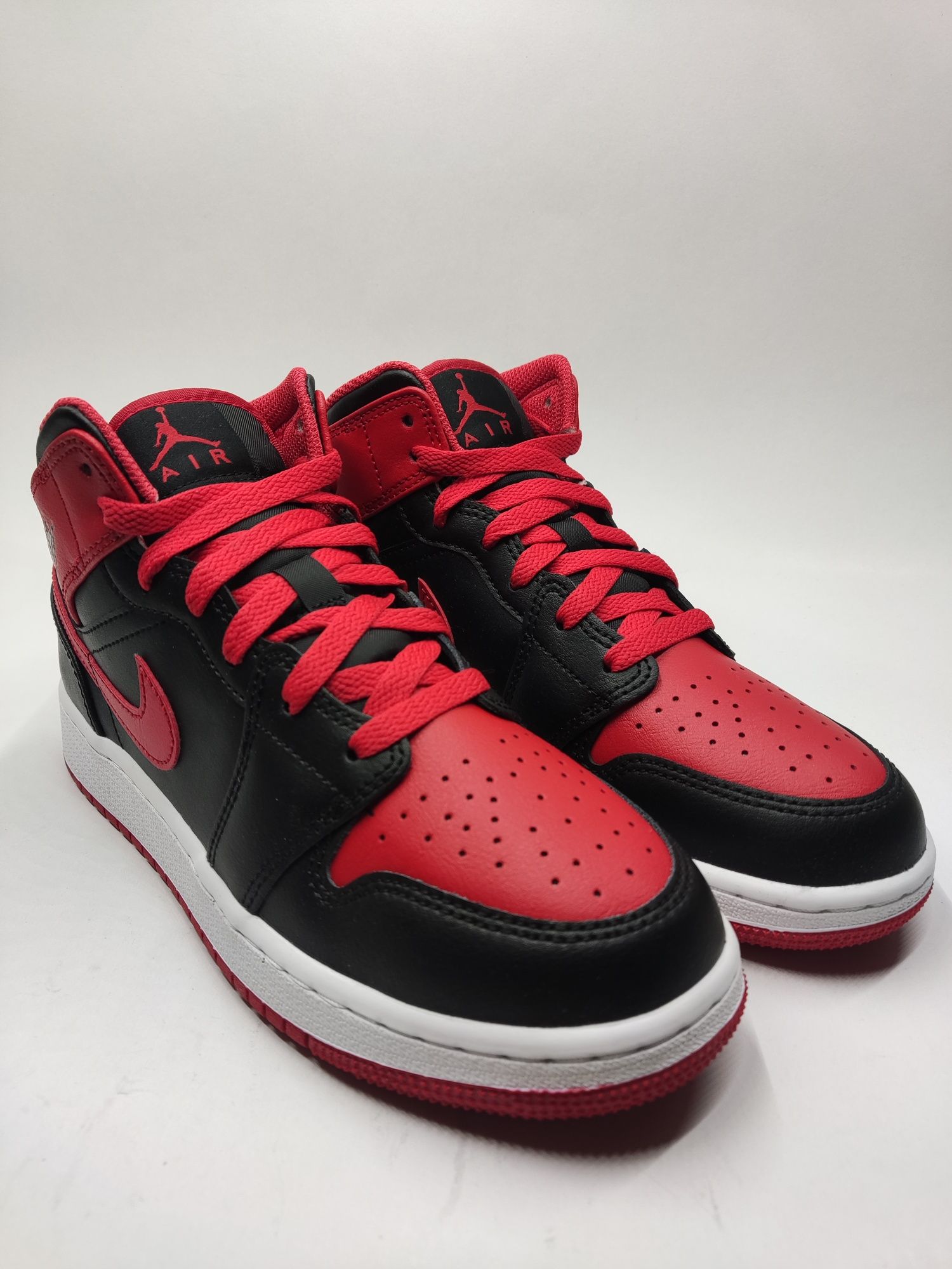 Air Jordan 1 Mid Alternate Red