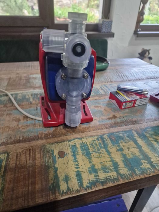 Iwaki metering помпа. Два броя