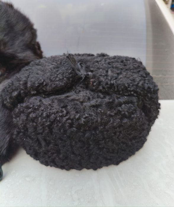 Продам шапки новые