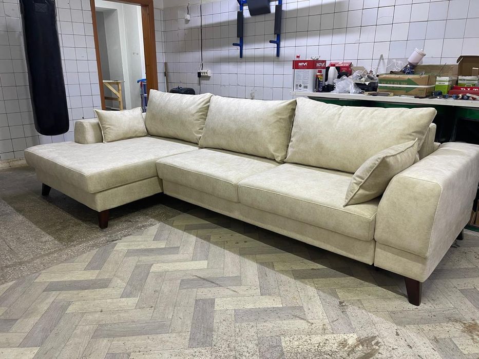 Угловой , прямой диван.