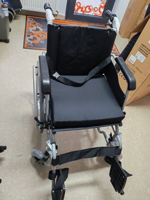 Scaun cu rotile(nou-cutie)