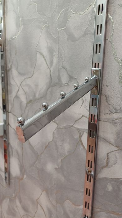 Magazin uchun devorga qoqiladigon veshilkalar Sotiladi