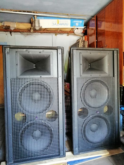 Профессиональные колонки фирмы  JBL SR-Series SR4733A,отличное состоян